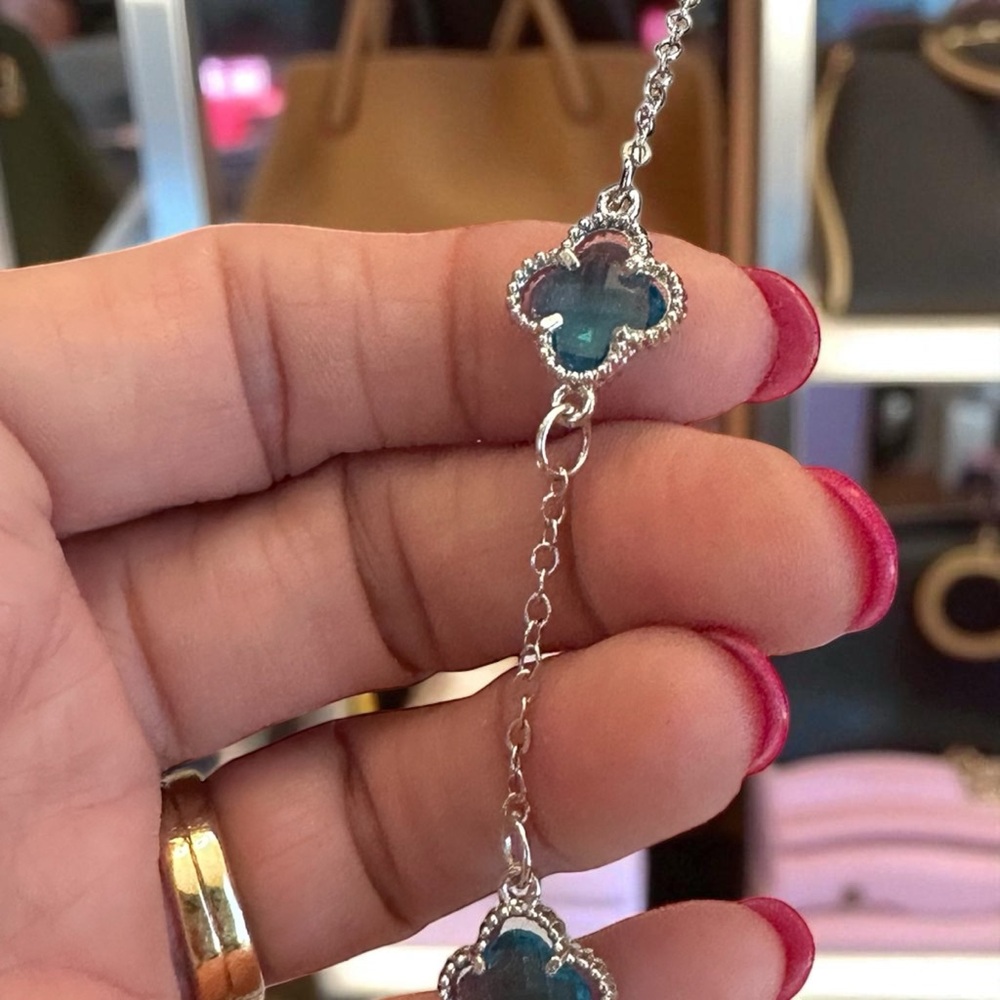 Elegant Silver and Blue Clover Necklace‎ NWT